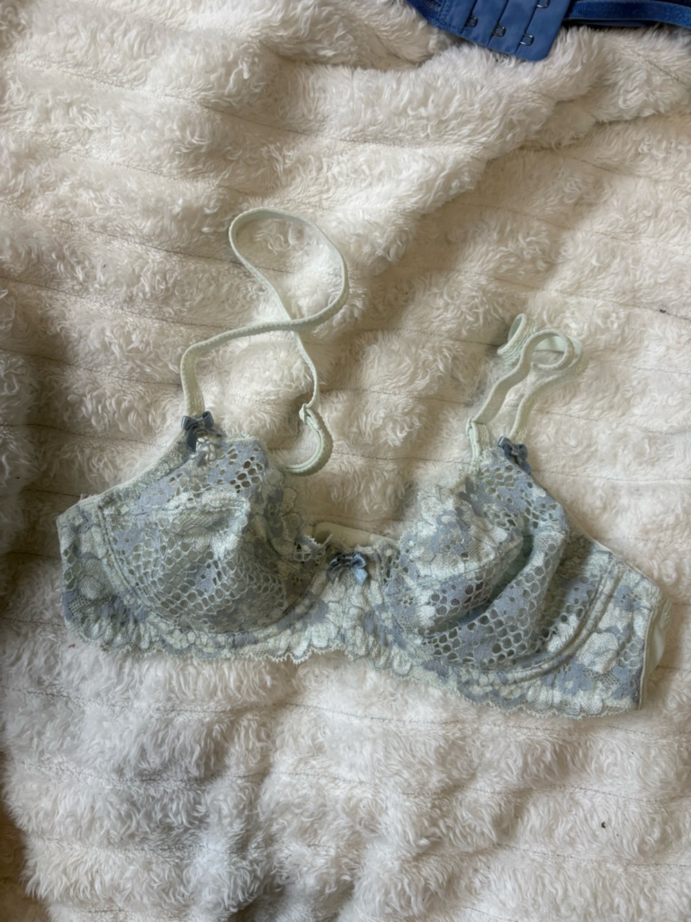 Lace Underwire Bras Bundle | Size Small / 32B - Picture 7 of 8